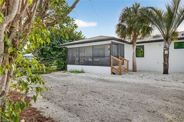 1171 Seagrape LN, Sanibel, FL 33957