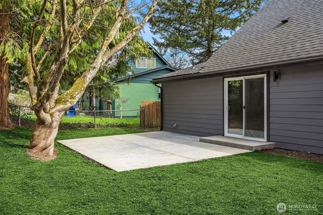 14205 77th Avenue NE, Kirkland, WA 98034