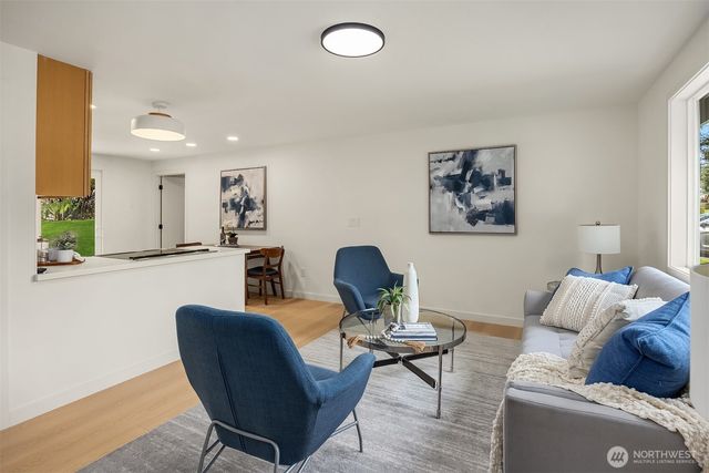 14205 77th Avenue NE, Kirkland, WA 98034