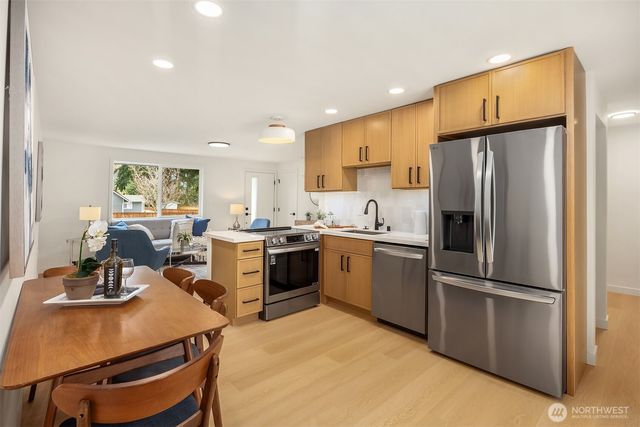 14205 77th Avenue NE, Kirkland, WA 98034
