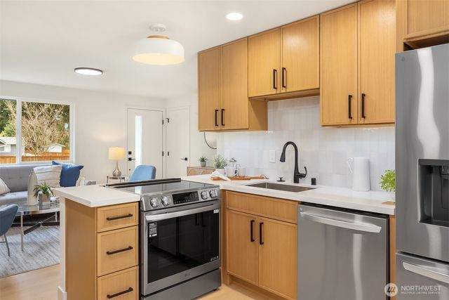 14205 77th Avenue NE, Kirkland, WA 98034
