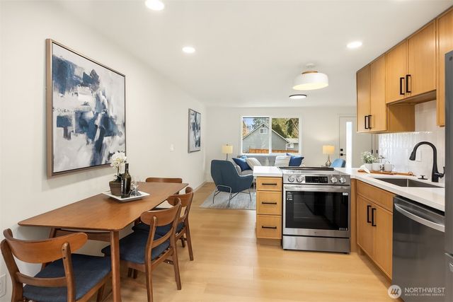 14205 77th Avenue NE, Kirkland, WA 98034