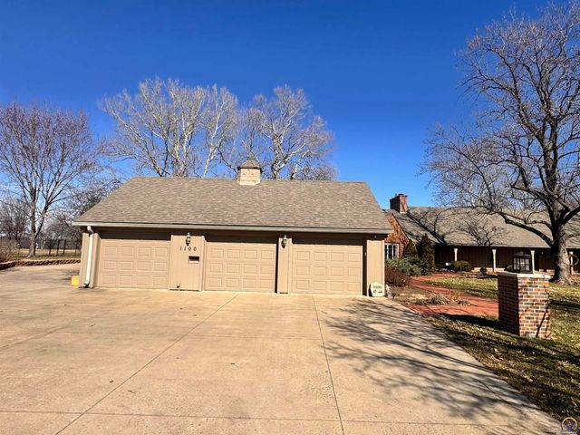 1100 SW 29th ST, Topeka, KS 66611