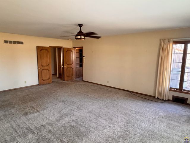 1100 SW 29th ST, Topeka, KS 66611