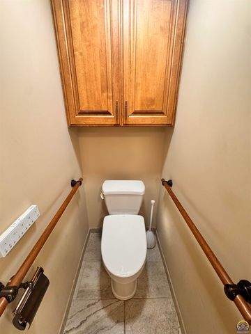 1100 SW 29th ST, Topeka, KS 66611