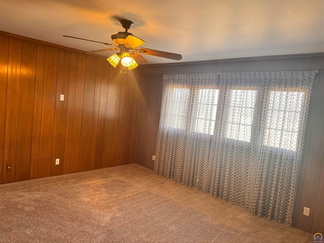 1100 SW 29th ST, Topeka, KS 66611