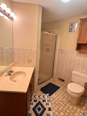 1100 SW 29th ST, Topeka, KS 66611