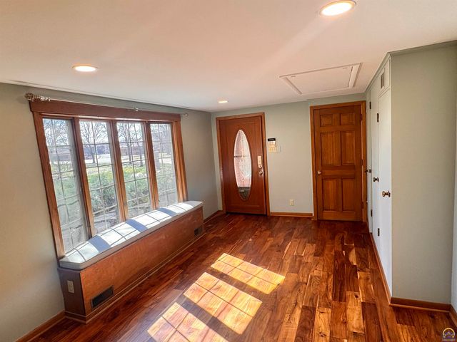 1100 SW 29th ST, Topeka, KS 66611