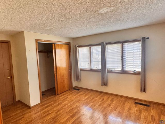 1100 SW 29th ST, Topeka, KS 66611