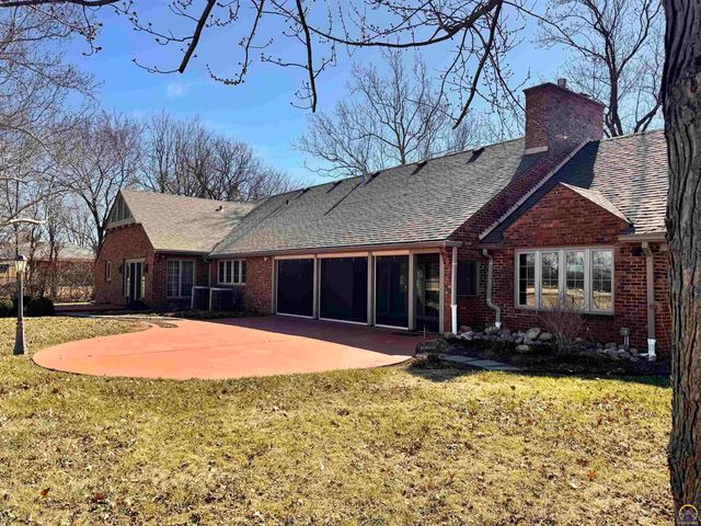 1100 SW 29th ST, Topeka, KS 66611