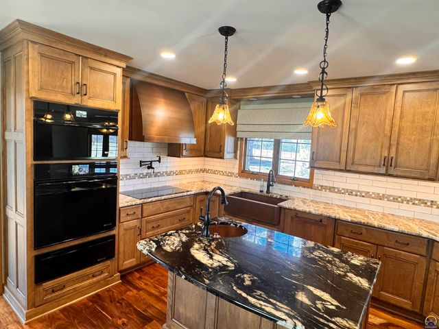 1100 SW 29th ST, Topeka, KS 66611