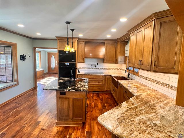 1100 SW 29th ST, Topeka, KS 66611