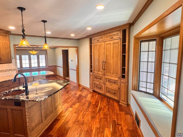 1100 SW 29th ST, Topeka, KS 66611