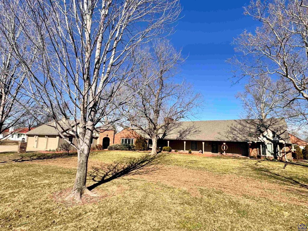 1100 SW 29th ST, Topeka, KS 66611