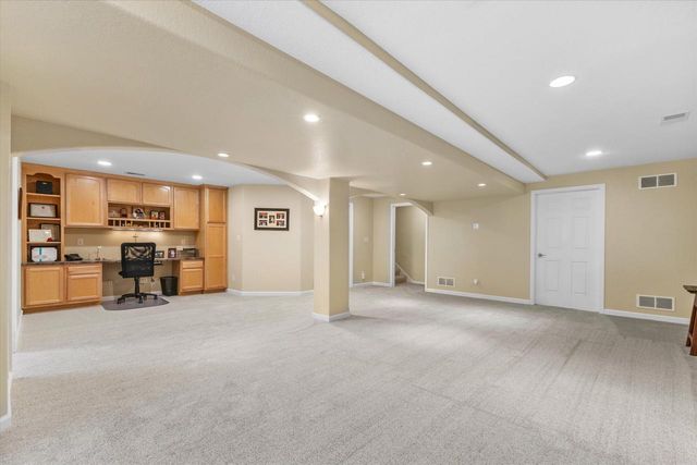 N54W16684 Ravenwood DRIVE, Menomonee Falls, WI 53051