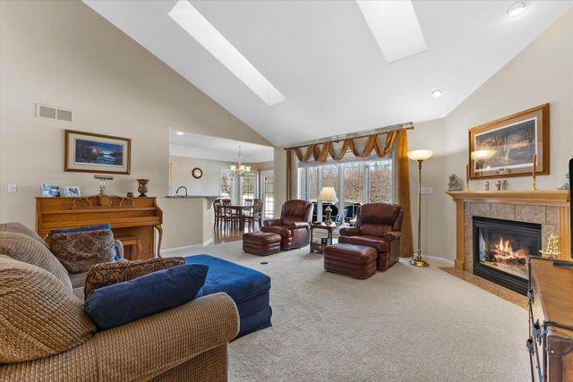N54W16684 Ravenwood DRIVE, Menomonee Falls, WI 53051