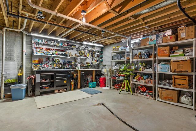 N54W16684 Ravenwood DRIVE, Menomonee Falls, WI 53051