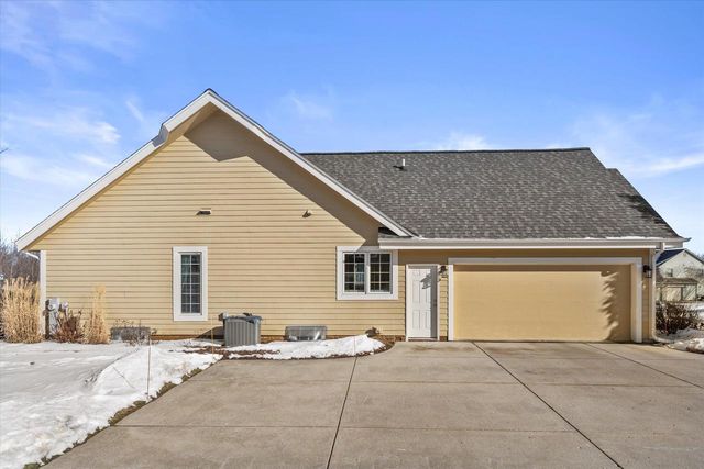 N54W16684 Ravenwood DRIVE, Menomonee Falls, WI 53051