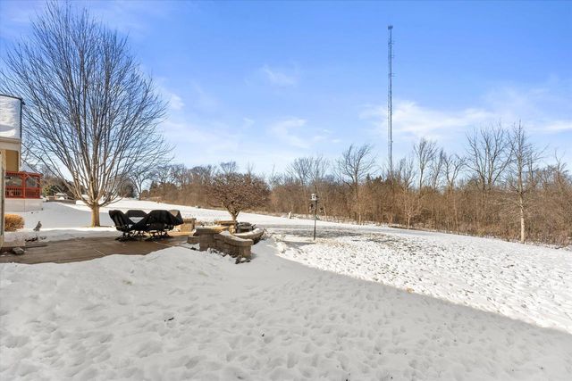 N54W16684 Ravenwood DRIVE, Menomonee Falls, WI 53051