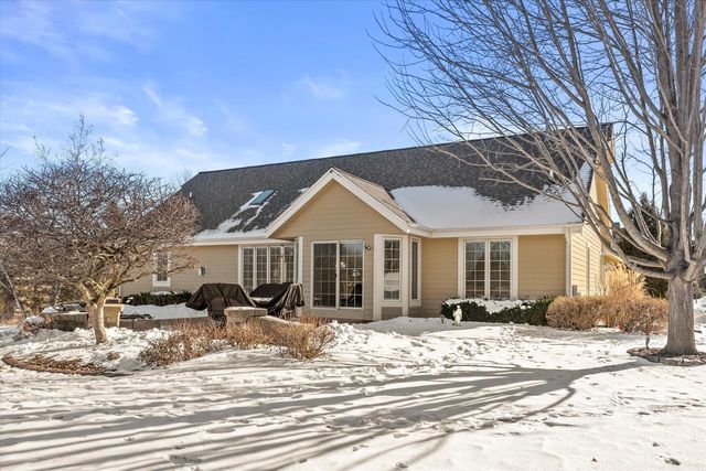 N54W16684 Ravenwood DRIVE, Menomonee Falls, WI 53051