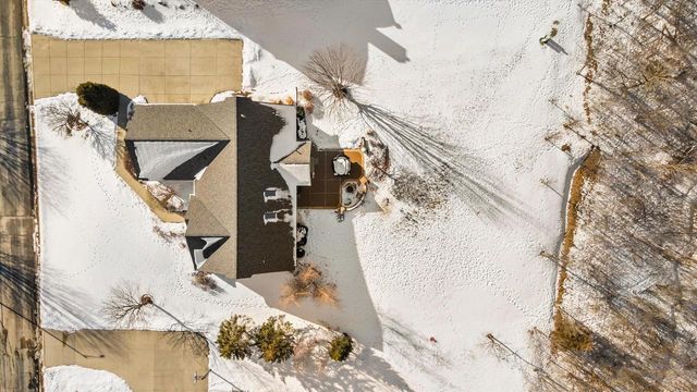 N54W16684 Ravenwood DRIVE, Menomonee Falls, WI 53051