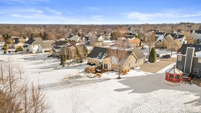 N54W16684 Ravenwood DRIVE, Menomonee Falls, WI 53051