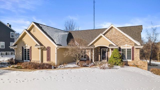 N54W16684 Ravenwood DRIVE, Menomonee Falls, WI 53051