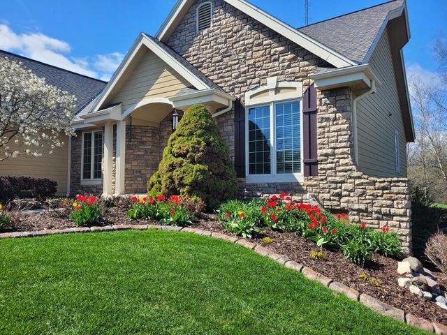 N54W16684 Ravenwood DRIVE, Menomonee Falls, WI 53051