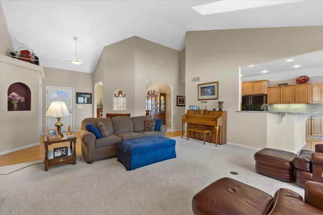 N54W16684 Ravenwood DRIVE, Menomonee Falls, WI 53051