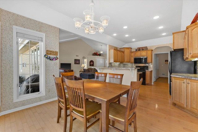 N54W16684 Ravenwood DRIVE, Menomonee Falls, WI 53051