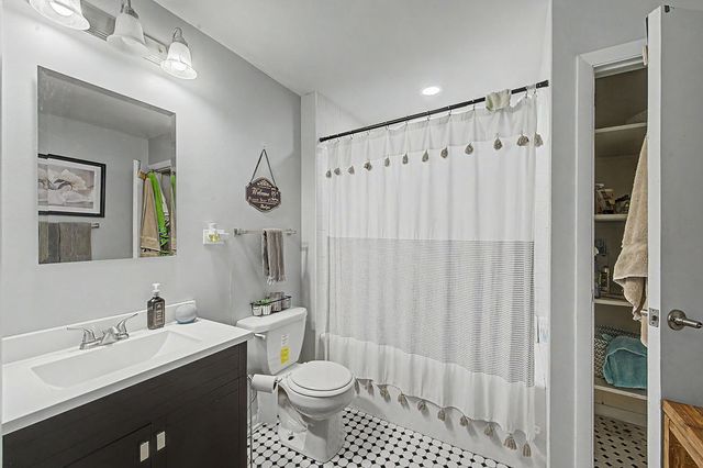 13443 S Avenue M, Chicago, IL 60633