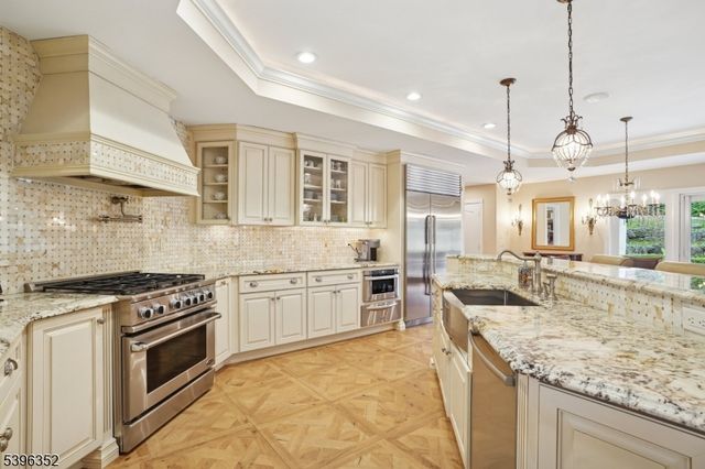 4 Sheffield Ct, Livingston Twp., NJ 07039