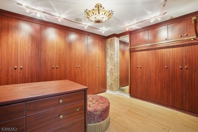 4 Sheffield Ct, Livingston Twp., NJ 07039