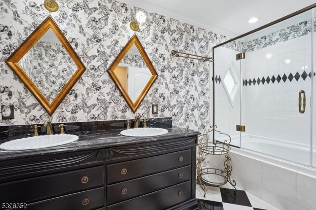 4 Sheffield Ct, Livingston Twp., NJ 07039