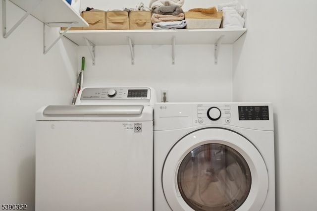 4 Sheffield Ct, Livingston Twp., NJ 07039