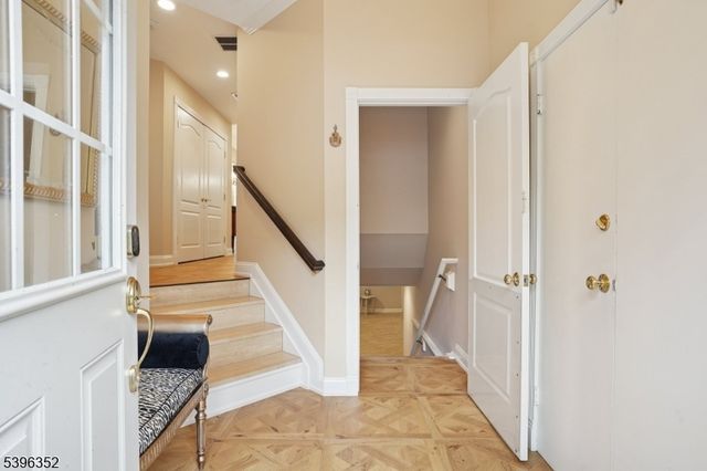 4 Sheffield Ct, Livingston Twp., NJ 07039