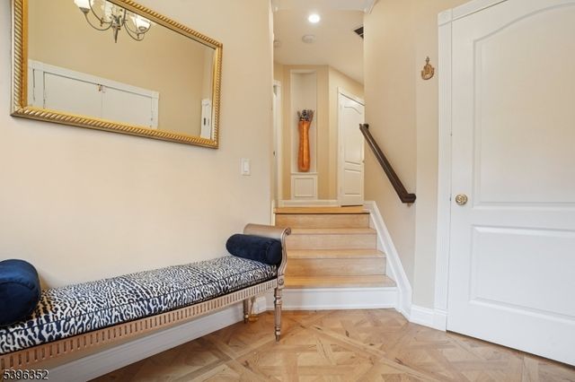 4 Sheffield Ct, Livingston Twp., NJ 07039