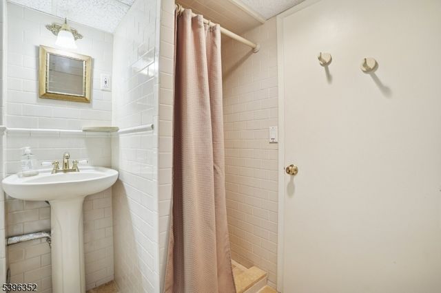 4 Sheffield Ct, Livingston Twp., NJ 07039