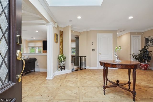 4 Sheffield Ct, Livingston Twp., NJ 07039