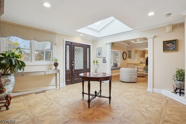 4 Sheffield Ct, Livingston Twp., NJ 07039