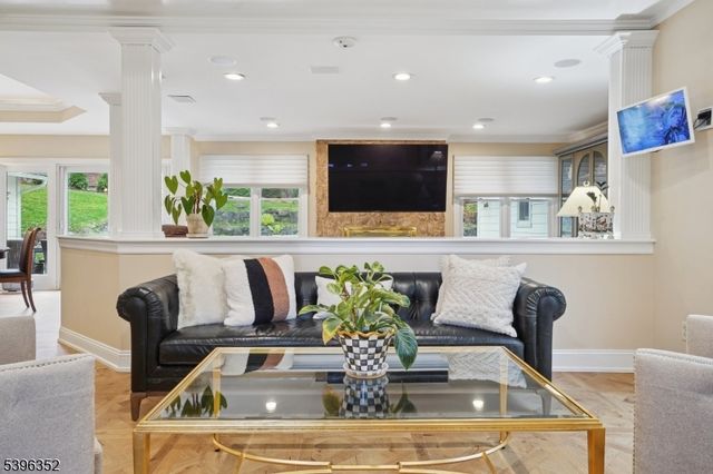 4 Sheffield Ct, Livingston Twp., NJ 07039