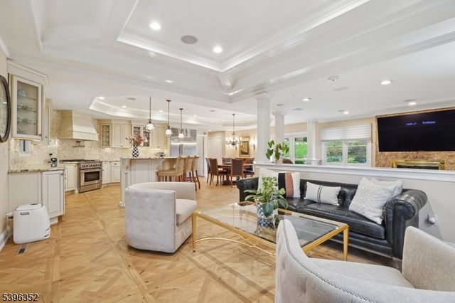 4 Sheffield Ct, Livingston Twp., NJ 07039