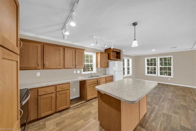 2170 Bahia LN, North Fort Myers, FL 33917