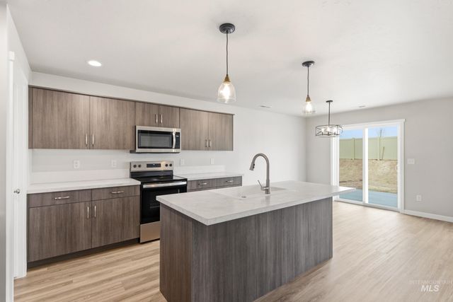 33 S Sweetgrass Ave, Nampa, ID 83651