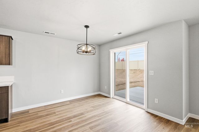 33 S Sweetgrass Ave, Nampa, ID 83651