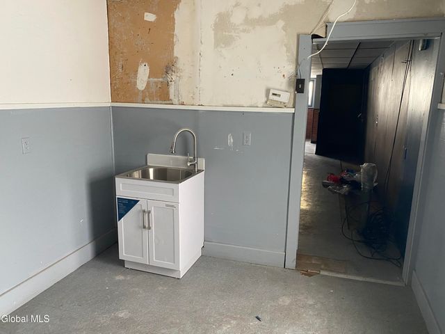 283 E Main Street, Amsterdam, NY 12010