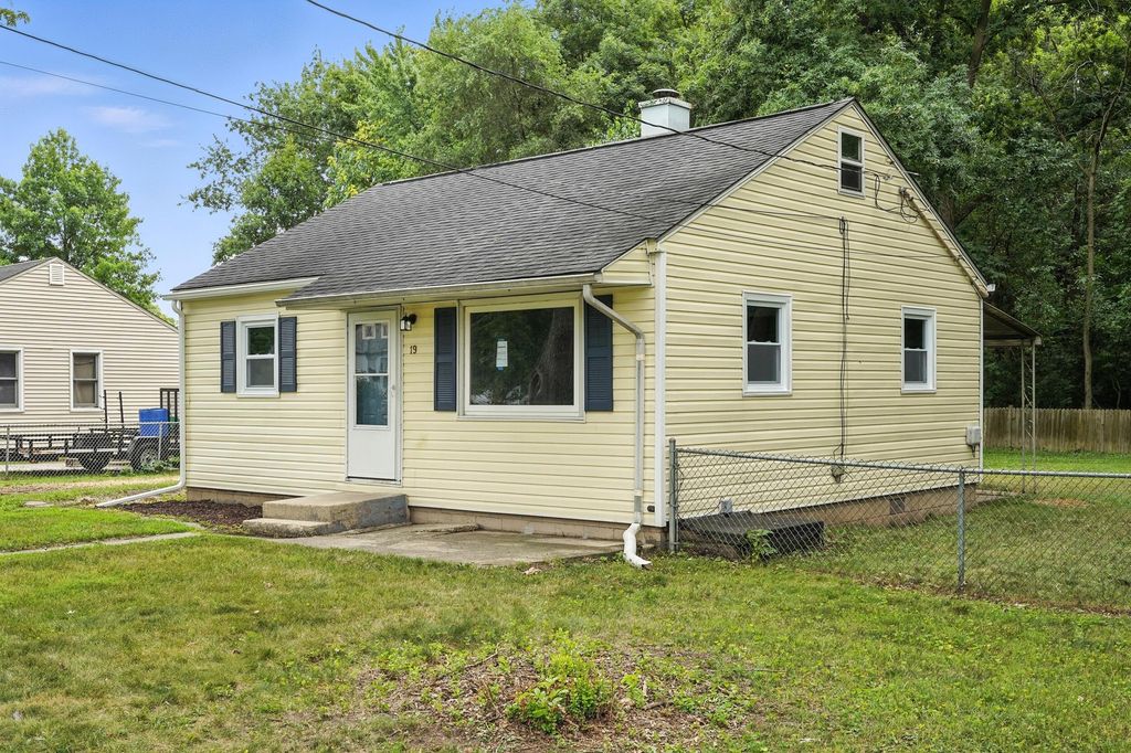 19 W 71st Place, Merrillville, IN 46410