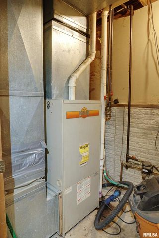 716 TOWER Road, Clinton, IA 52732