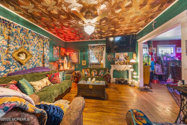 22 Club Place, Freehold, NJ 07728
