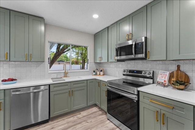 2530 W DIANA STREET, Tampa, FL 33614